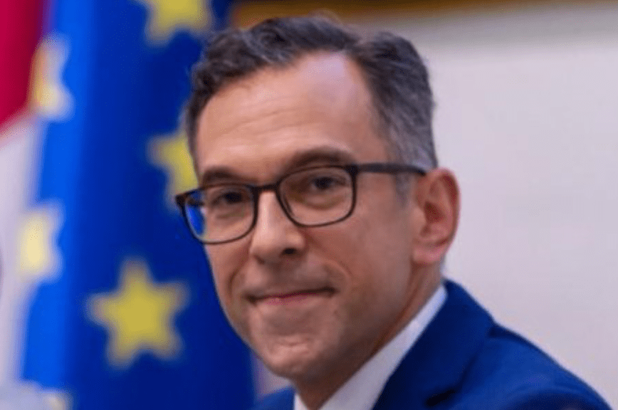 Debating Legal Pluralism and Constitutionalism in the Global Age